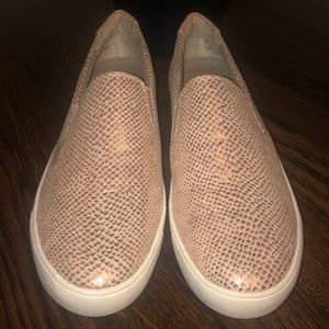 Brand new rose gold metallic Naturalizer sneakers!